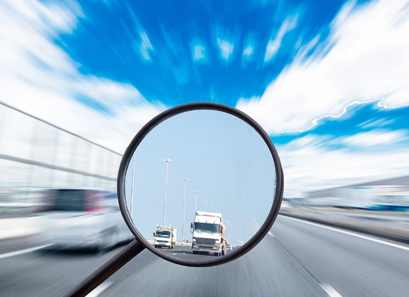 Motosiklette Dikiz Aynasındaki Kör Noktalara Dikkat!