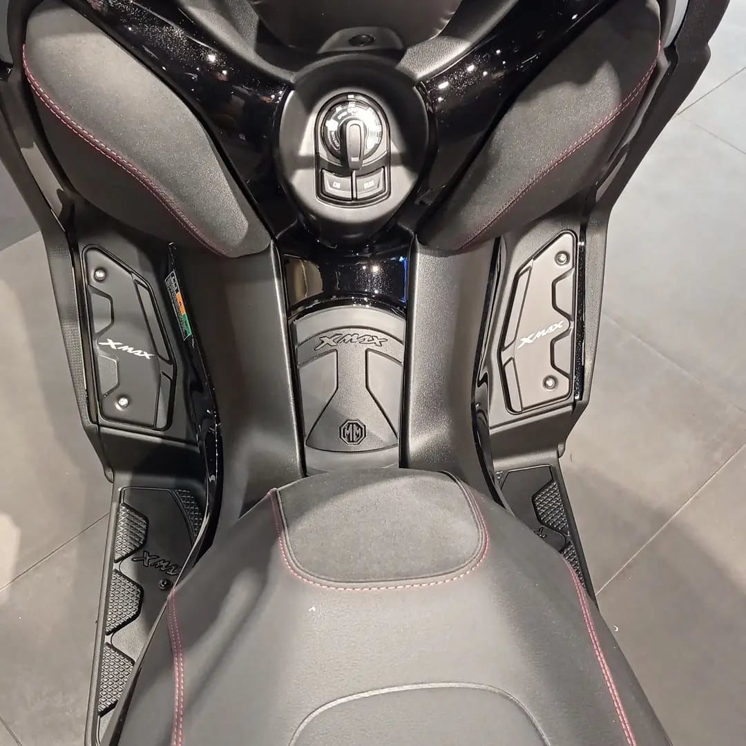 MODİMOT YAMAHA XMAX 250/300 BASAMAK VE PANEL SETİ (2018-2023)